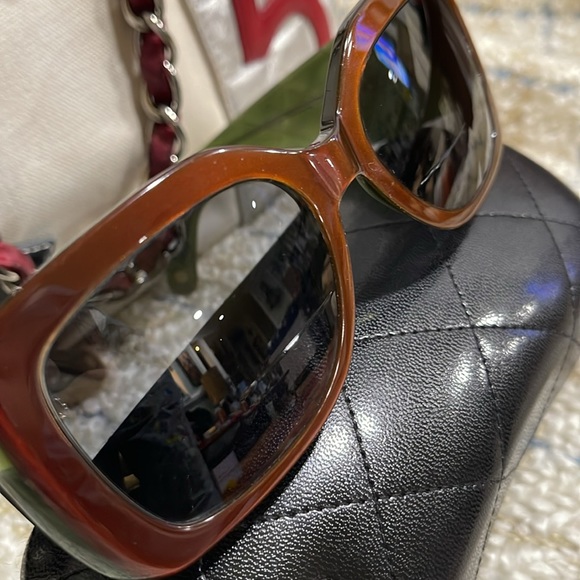 Authentic Vintage Chanel - Picture 2 of 9